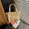 Bolsa de Palha Listrada Tecida Verão 2026 Grande Capacidade Elegante Palha Férias na Praia Ombro Transversal Bolsa de Mão