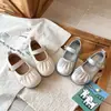 Sapatos de Couro Novos para Crianças Primavera e Outono Sapatos de Princesa Simples Moda Sapatos Individuais com Uma Tira Sapatos Elegantes para Crianças Atacado