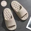 Novas Pantufas de Banheiro de Verão para Idosos, Pantufas Masculinas, Tamanho Grande, Antiderrapantes para Banho ao Ar Livre, Pantufas de Solado Macio para Uso Externo para Mulheres