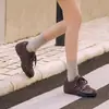 Zapatos de Entrenamiento Antideslizantes de Suela Blanda Alemanes para Mujer, Otoño 2026, Hebilla Cuadrada Doble de Metal, Superficie de Cuero Retro, Bloques de Color, Zapatos Versátiles para Mujer