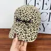 Nova Moda Primavera e Verão Boné de Baseball Estampa de Leopardo para Mulheres com Circunferência de Cabeça Grande, Boné Estilo Rua Resistente com Aba Curva