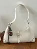 Bolsa de ombro versátil e moderna, de importação, uma nova coleção outono 2026 com um design retrô único e um toque de luxo para mulheres.