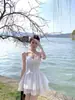 Vestido Blanco de Hada Estilo Puro Deseo Otoñal, Diseño Coreano de Cintura Ajustada, Patchwork de Encaje, Vestido sin Mangas de Hombros Descubiertos para Mujer