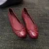 Versión de piel de oveja ~ Zapatos planos tipo Mary Jane rojos inspirados en Chanel con lazo, corte bajo, suela plana, suaves y cómodos