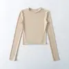 7699-26 Camiseta de manga comprida com gola redonda, corte slim, cintura marcada, estilo básico, coleção de primavera, versão coreana, slim fit, camiseta pequena de gola redonda