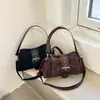 Bolsa pequena de alta qualidade 2026 nova versátil ins retrô bolsa quadrada pequena outono e inverno simples moderna bolsa de ombro único transversal