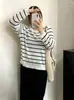 Blusa feminina canelada de gola redonda plus size, suéter fino para o outono de 2026, suéter de tricô casual para mulheres curvilíneas