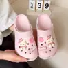 Accesorios de alta gama para zuecos de verano, hebillas metálicas de dibujos animados simples de EVA, lindas decoraciones tridimensionales para zapatos de mujer, nuevos