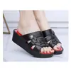 Nuevas zapatillas casuales de plástico de tacón alto para mujer, para el hogar en verano, transpirables y de moda, zapatos para mamá