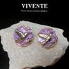 Pintura al Óleo Francesa Morado Pendientes Pequeños en Relieve Retro Exquisitos Combinan con Todo Diseño de Nicho 18K Pendientes Avanzados S925
