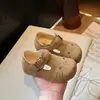 Sapatos Birkenstock fofos de gatinho para crianças com sola macia, mocassins adoráveis, novos modelos primavera e outono 2025, sapatos de festa single para meninos e meninas