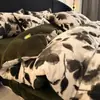 Manta con Estampado de Leopardo Maillard de Piel de Conejo Juego de Cuatro Piezas Invierno Engrosado Cálido Sábana Bajera y Funda de Edredón de Terciopelo de Leche Ropa de Cama