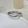 Pulsera de Metal Curva Ancha de Versión Irregular Transfronteriza de Nicho Elegante Estilo Old Money Europea y Americana Joyería para Mujeres Retro