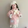 Casaco de Lã Peluciado Plus Size para Meninas Outono Inverno 2026 Novas Roupas de Inverno Estilosas para Crianças Casaco de Lã com Capuz de Desenho Animado para Bebê