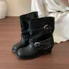 Botas de tornozelo para motocicleta femininas estilo ocidental retrô com salto grosso e fivela para mulheres, botas de montaria com tachas para outono e inverno, botas de tornozelo estilo "hot girl" slim-fit