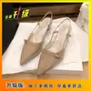 Novos Sapatos Pretos Populares de Bico Fino Estilo Francês Outono/Inverno 2025 para Mulheres, Sandálias Versáteis de Salto Alto Estilo Fada de Nicho, Sandálias com Biqueira