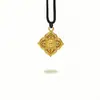 Nueva Tienda de Oro Mismo Estilo Método Antiguo Oro Arena Incrustado con Diamantes Patrón de Tallo de Caqui Heredado Colgante Man Ting Fang Joyería Resistente al Fuego y de Color Duradero