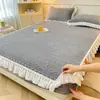 Cubierta de Cama de Felpa de Leche de Invierno 2026 Nuevo Protector de Colchón de Cobertura Total Pieza Única Juego de Ropa de Cama Gruesa de Terciopelo Juego de Tres Piezas