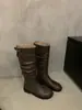 Botas de plataforma con un diseño elegante, tacón grueso, botas Martin de caña alta para mujer, estilo francés de principios de otoño, gamuza color caqui, ajuste ceñido, botas de montar