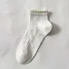 Calcetines de algodón finos hasta la pantorrilla para mujer con volantes, puntos, rayas verticales, encaje, estilo japonés dulce, versátiles, transpirables, absorben el sudor