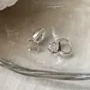 Brincos de Cristal Geométricos Tridimensionais em Formato de Cubo, Pequenos e Delicados, Brincos Estilosos e Modernos para Mulheres, Mesmo Estilo dos do Xiaohongshu, Versáteis para o Dia a Dia
