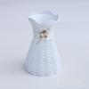 Venta al por mayor de fabricantes Jarrón de plástico blanco Jarrón de escritorio Venta al por mayor Jarrón de arreglo floral simulado Jarrón de plástico