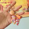 Chaveiros de letra com pompom estilo europeu e americano, chaveiros de letra em formato de coração de resina de cristal para meninas