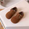 Nuevos Zapatos Infantiles Primavera/Verano 2025 Mocasines para Niños Suela Suave Cómodos Zapatos de Conducir para Bebés Niñas Zapatos de Piel para Niñas