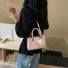 Bolso pequeño súper popular para primavera y verano para mujer 2026 nuevo diseño de moda versátil bandolera con un toque de alta gama para ir al trabajo y uso diario
