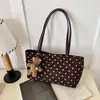 Bolso de hombro de gran capacidad estilo coreano con lunares, nueva colección otoño 2026, elegante bolso tote, perfecto para el trabajo y los desplazamientos, se puede llevar debajo del brazo