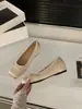 Primer Encuentro con los Nuevos Zapatos Planos de Ballet Satinados de Punta Cuadrada de la Temporada para Mujer, Estilo Francés Verano 2026, Suaves y Adecuados para Combinar con Vestidos