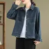 Jaqueta jeans feminina para primavera e outono de 2026, novo estilo de Hong Kong, curta, vintage, corte solto, top casual versátil com bolsos grandes
