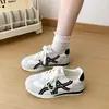 Zapatillas blancas casuales ligeras, versátiles, súper modernas e increíblemente estilosas para mujer, nuevas de otoño 2026, zapatillas de entrenamiento retro alemanas