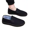 Zapatos de tela del viejo Pekín zapatos de algodón slip-on zapatos para hombre invierno con felpa añadida estilo nuevo negro suela blanda antideslizante zapatos para hombres de mediana edad y ancianos papá