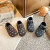 Sapatos Birkenstock para Meninas 2026 Outono Novo Estilo Sapatos Princesa de Lã com Bolinhas para Crianças Sapatilhas para Bebê Mocassins Sapatos para Crianças Maiores