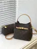 Bolso tipo cubo Kouhua para mujer 2026 Nuevo Verano Lujo Ligero Diseño de nicho Moda de alta gama Versátil Bolso de mano Transfronterizo