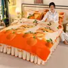 2026 Novo Conjunto de Quatro Peças em Lã de Leite de Peso Elevado Flanela Espessa Fleece Coral Fleece Sable Dourado Estilo Saia de Cama com Estampa Fleece