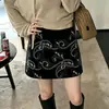 Saia curta jacquard bordada estilo vintage francês sob medida para mulheres, novo modelo outono 2026, cintura alta, justa ao quadril, modeladora
