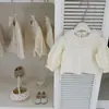 Estilo Coreano Niñas Otoño Nuevo Dulce Chic Color Calabaza Chaleco Camisa con Cuello de Encaje Pantalones de Pierna Ancha Conjunto de Tres Piezas Moderno