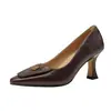 Saltos Agulha Marrons Retrô para Mulheres, Novo Estilo Primavera e Outono, Versátil Profissional, Confortável, Bico Fino, Elegantes e Estilosos
