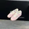 Versão em couro de vaca Mom Uva mesmo estilo Sapatos de treino alemães femininos versáteis bico redondo cadarço tênis casuais esportivos sola plana Sapatos Forrest Gump