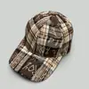 Gorra de Béisbol Irregular a Cuadros con Letras, Tapa Dura para Primavera y Otoño, para Hombres y Mujeres, Visera Solar Retro Personalizada, Gorra de Pico Dura al por Mayor