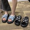 Chinelos para Mulheres Usar Fora no Verão Novo Estilo 2025 Sandálias Jeans Xadrez Plataforma de Bico Redondo Moda Tendência