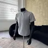 Camiseta Masculina de Verão Cinza com Camada de Ar Líquido, Corte Boxy nos Ombros, Manga Curta, Slim-Fit, Desconstruída, Estilo Americano