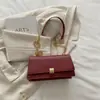 2026 Bolsa de Corrente Moda Retrô Novo Estilo Cor Sólida Sob o Braço Casual Ombro Único Simples Transversal Francês Bolsa Quadrada Pequena