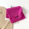 Bufanda tejida de mezcla de lana para mujer, bufanda bordada de cachorro de dibujos animados para otoño e invierno, calentador de cuello de lana versátil estilo coreano al por mayor