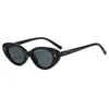 Elegantes Gafas de Sol Estilo Coreano con Montura Pequeña Ojo de Gato, Versátiles y con Estilo para Fotografía Callejera, Gafas de Sol con Protección UV para Mujer, Gafas con Tachuelas de Flecha
