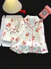 Cardigã infantil de manga comprida com lapela, um conjunto de loungewear leve para primavera e outono, um conjunto de pijama de algodão com estampa de nuvem estilo coreano para meninas, adequado para usar em ambientes com ar condicionado