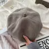 Boina feminina 2026 novo estilo coreano moda versátil cor de café chapéu octogonal que faz o rosto parecer menor, chapéu de abóbora de pintor para outono e inverno