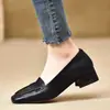 Sapatos Femininos de Salto Grosso Quadrados Estilo Retrô 2026 Outono Novo Couro Estilo Britânico Francês Versátil Solado Macio Mocassins